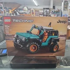 LEGO Technic Jeep Wrangler Rubicon 42227 Building Kit (723 Pieces) 