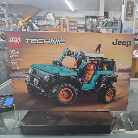 LEGO Technic Jeep Wrangler Rubicon 42227 Building Kit (723 Pieces) 