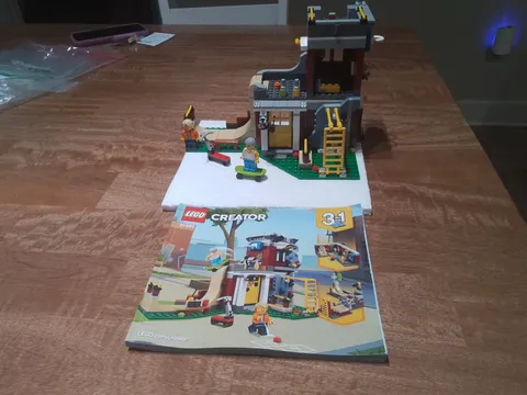 LEGO Creator 3-in-1 Modular Skate House 31081 100% Complete With Minigs & Manual