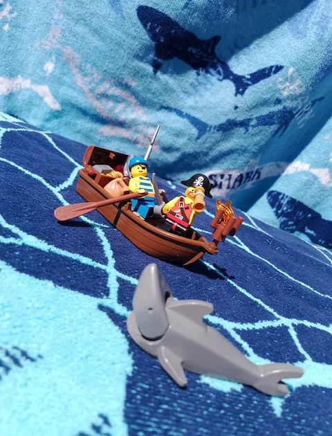 LEGO Vintage Pirates "PERILOUS SHARK ESCAPADE" Pirate System Minifigure lot MOC