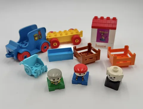 Duplo VTG People Dog And Car Plus Wheelchair 