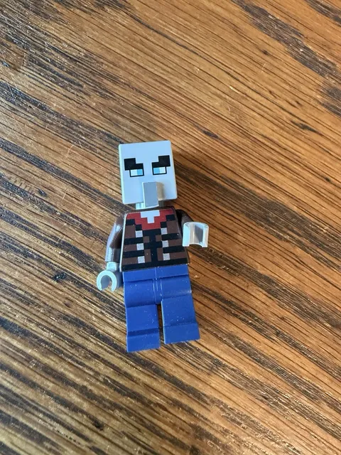 LEGO MINECRAFT LLAGER VINDICATOR MINIFIGURE WITH FREE SHIPPING