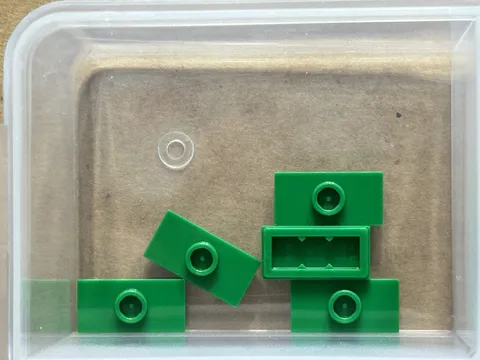 LEGO Parts - Green Plate 1 x 2 with 1 Stud (Jumper) - No 15573 - QTY 5