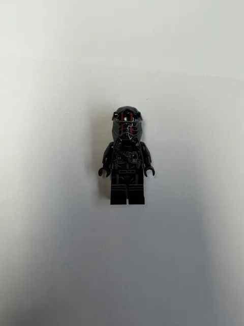 LEGO STAR WARS FIRST ORDER TIE PILOT - RED STRIPED HELMET MINIFIGURE 75179