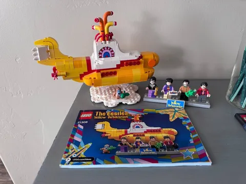 LEGO Ideas 21306 The Beatles Yellow Submarine Complete
