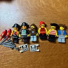 LEGO Minifigure Pirates Lot Set Bulk Sale Skull Flag