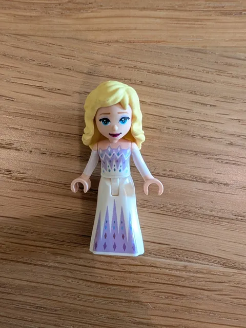LEGO Frozen Elsa Minifigure White and Lavender Dress Disney Princess 43209 dp158
