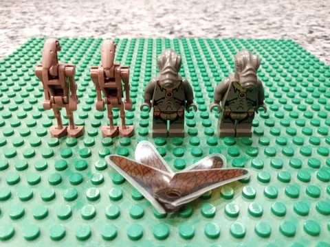 LEGO Star Wars Minifigures, Geonosians and Battle Droids (sand red) from 4478-1