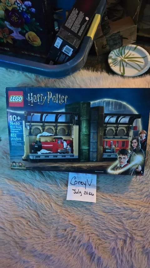 LEGO Harry Potter Book Nook Hogwarts Express 76450 832pcs Display Stand
