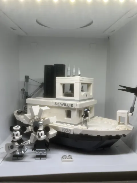 LEGO Steamboat Willie 21317 100% COMPLETE