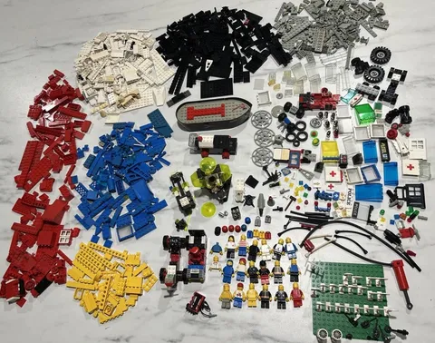 Vintage LEGO Mix Lot Classic Space Astronaut Spaceman Mini Figures Street Signs